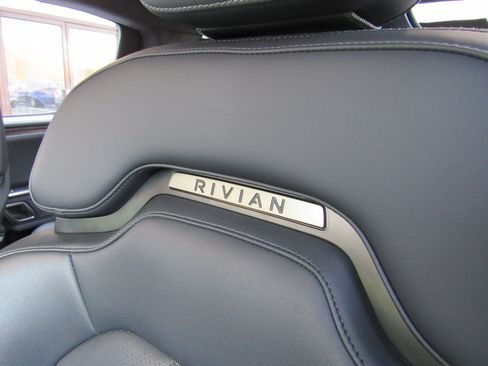 Used 2022 Rivian R1T Launch Edition image 4