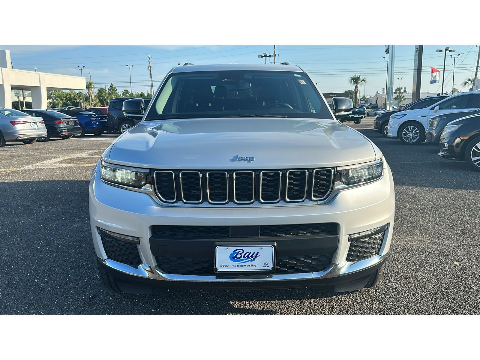 Used 2022 Jeep Grand Cherokee L Limited w/ Trailer Tow Group (B) AWD/4WD image 9