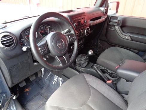 Used 2017 Jeep Wrangler Unlimited Sport w/ Quick Order Package 23S AWD/4WD image 2