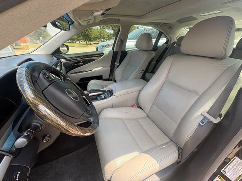 Used 2015 Lexus LS 460 w/ Ultra Luxury Package RWD image 23