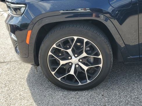 Used 2024 Jeep Grand Cherokee Summit AWD/4WD image 8