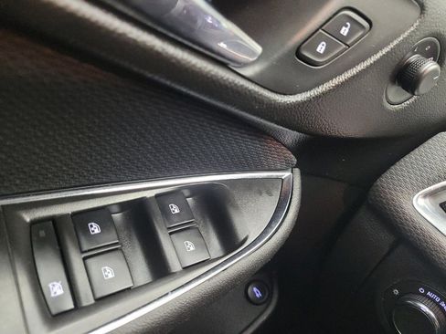 Used 2018 Chevrolet Cruze LT w/ Convenience Package FWD image 27