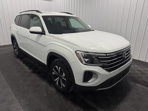 Used 2024 Volkswagen Atlas SE image 2