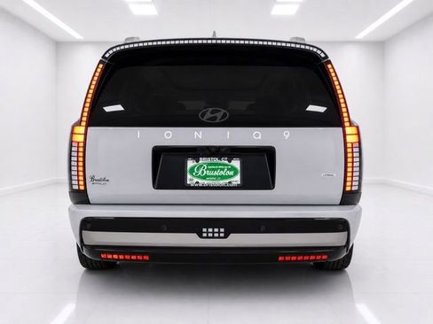 Used 2026 Hyundai Ioniq 9 Calligraphy AWD/4WD image 8