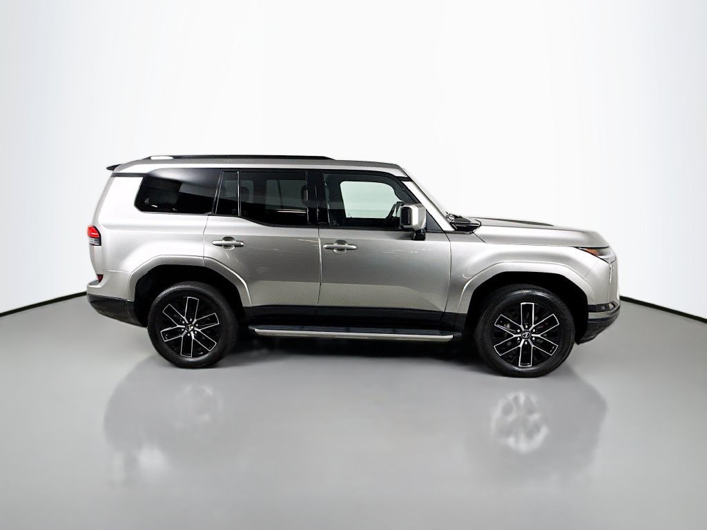 Used 2024 Lexus GX 550 w/ Accessory Package (2T) AWD/4WD image 4