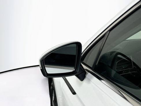 Used 2022 Volkswagen Tiguan SE image 16