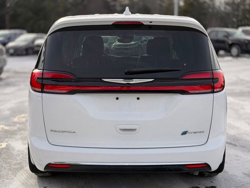 Used 2022 Chrysler Pacifica Touring-L image 4