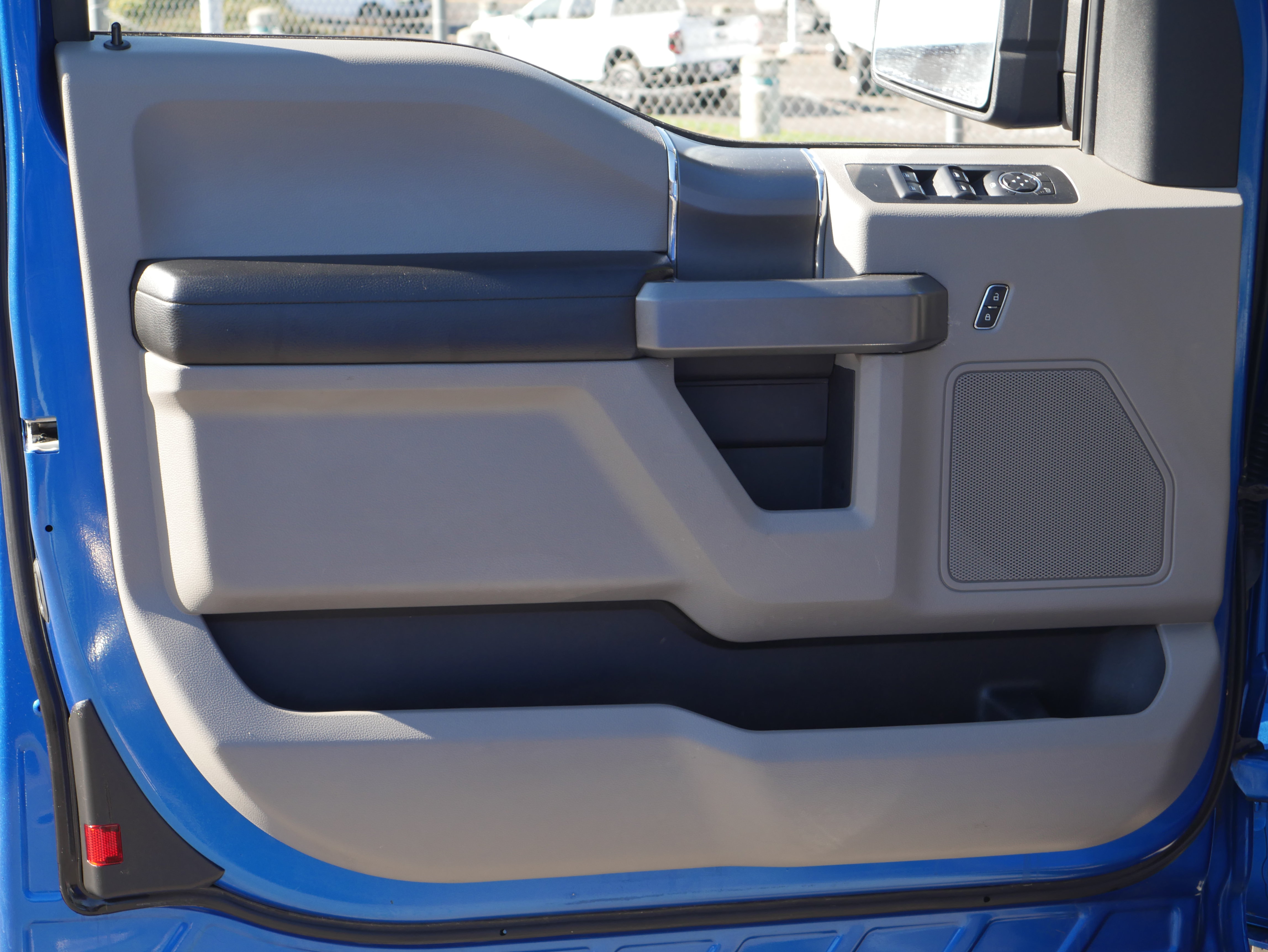 Used 2015 Ford F150 XLT w/ Equipment Group 301A Mid AWD/4WD image 32