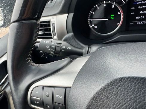 Used 2023 Lexus GX 460 Premium w/ Accessory Package image 31