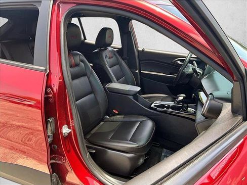 Used 2025 Chevrolet Trax RS w/ Sunroof Package FWD image 9