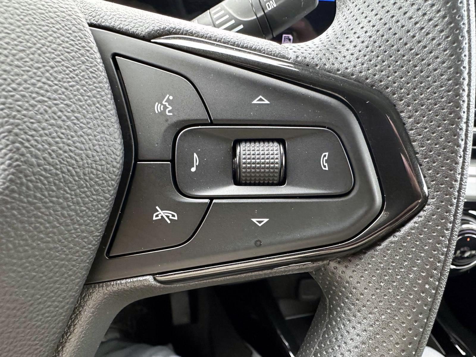 Used 2024 Chevrolet Trax LT FWD image 16