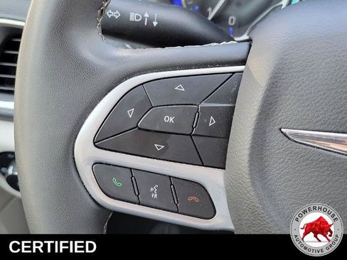 Used 2023 Chrysler Pacifica Limited FWD image 32