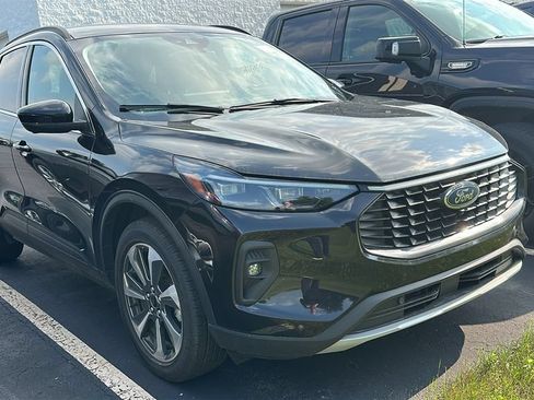 Used 2024 Ford Escape Platinum AWD/4WD image 2