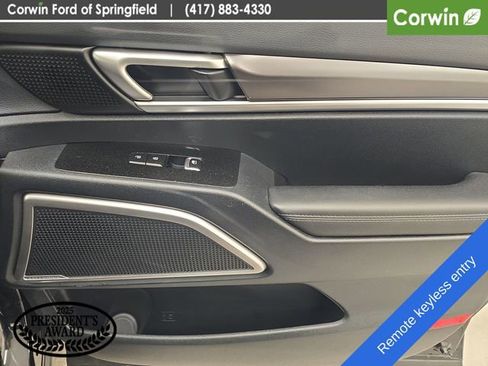 Used 2025 Kia Telluride S FWD image 11