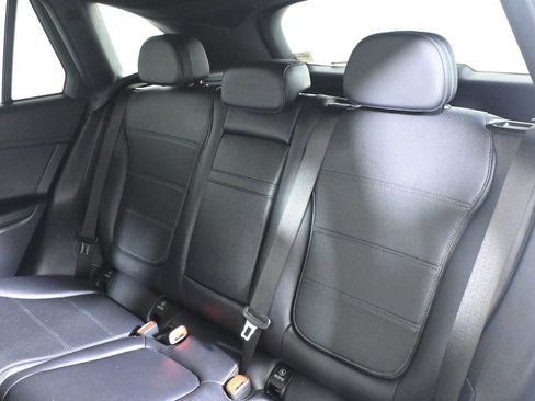 Used 2024 Mercedes-Benz GLC 300 4MATIC image 4