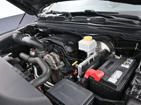 Used 2019 RAM 1500 Laramie AWD/4WD image 11