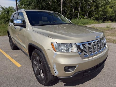 Used 2011 Jeep Grand Cherokee Overland AWD/4WD image 3