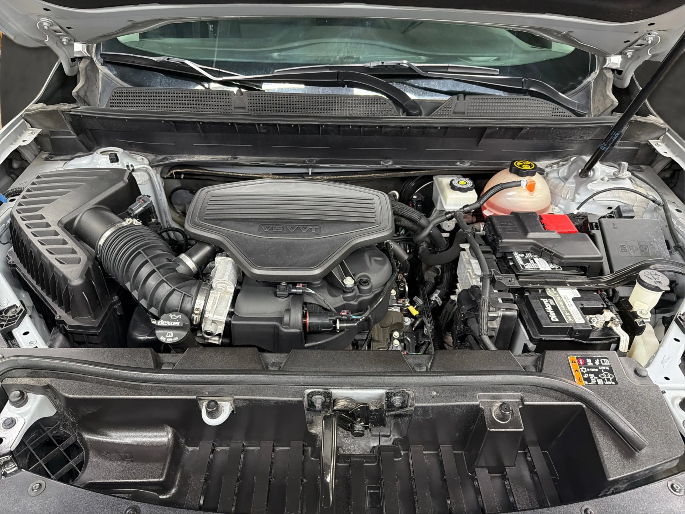 Used 2020 GMC Acadia SLT w/ LPO, Cargo Package FWD image 9