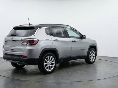 Used 2025 Jeep Compass Limited image 9