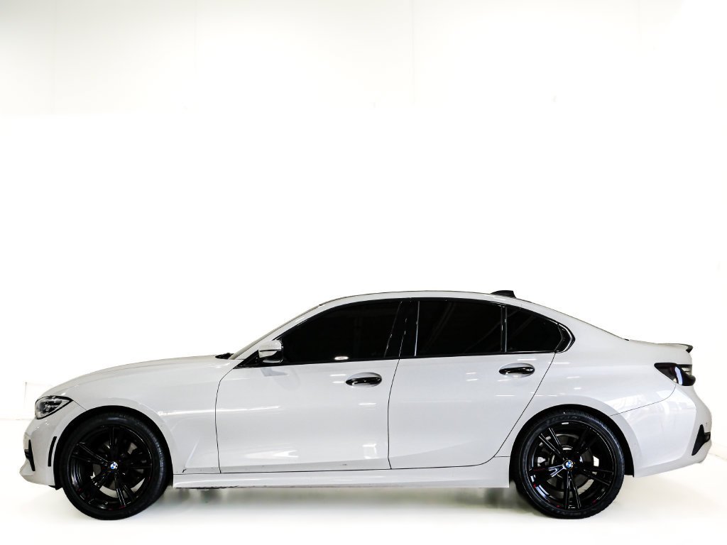 Used 2020 BMW 330i xDrive Sedan w/ Convenience Package AWD/4WD image 6