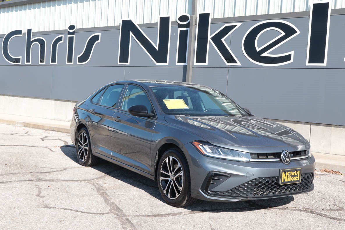 Used 2025 Volkswagen Jetta Sport FWD image 1