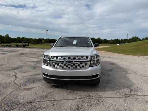 Used 2019 Chevrolet Suburban LT image 4