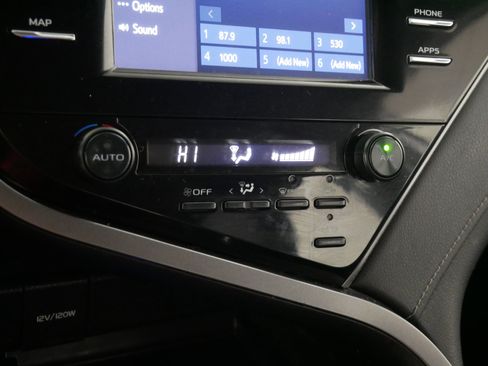 Used 2019 Toyota Camry SE image 23