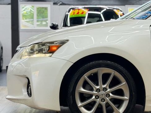 Used 2013 Lexus CT 200h w/ Seat Comfort Pkg FWD image 3
