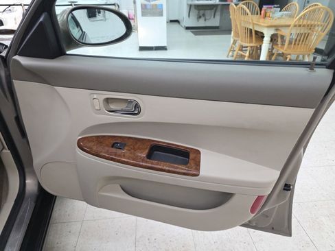 Used 2006 Buick LaCrosse CX image 11