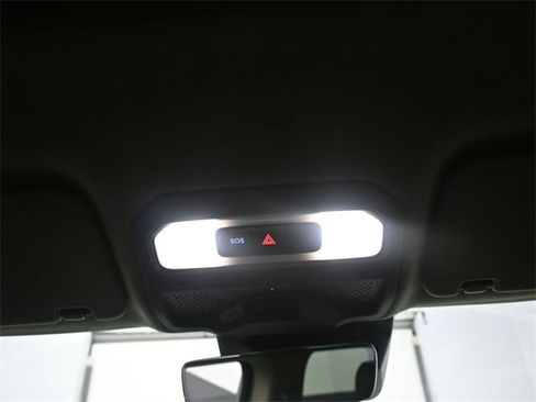 Used 2022 Rivian R1T Launch Edition image 12