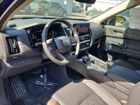 New 2026 Nissan Pathfinder Platinum w/ Cargo Package image 7