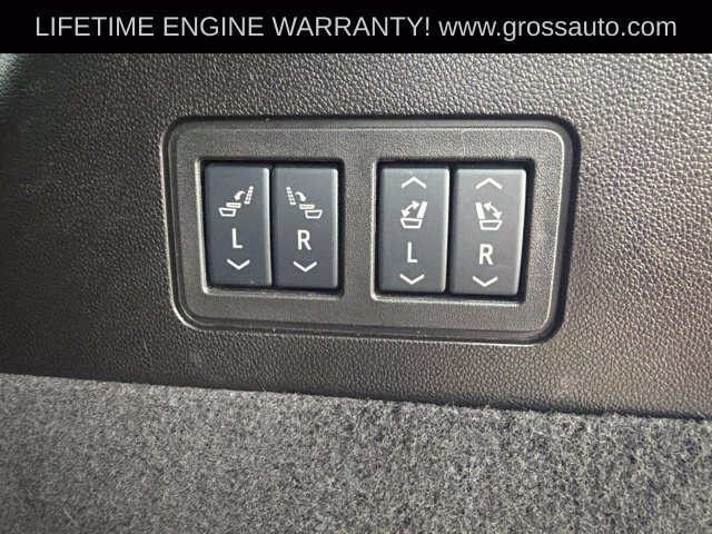 Used 2025 Cadillac XT6 Premium Luxury AWD/4WD image 26