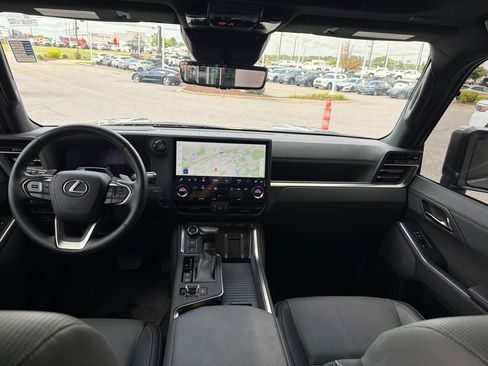 Used 2025 Lexus GX 550 w/ Accessory Package (2T) AWD/4WD image 27