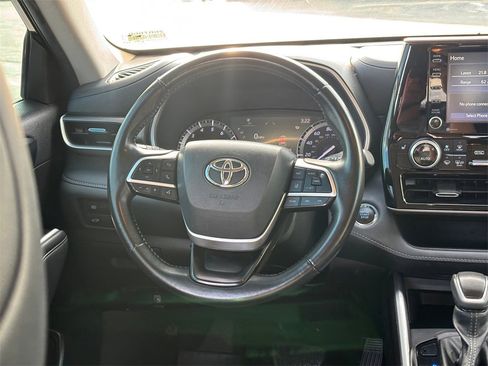 Used 2022 Toyota Highlander XLE image 28