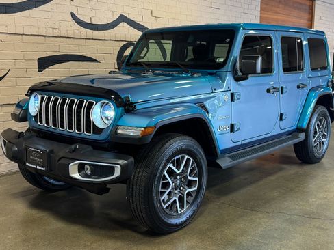 Used 2024 Jeep Wrangler Unlimited Sahara w/ Safety Group AWD/4WD image 10