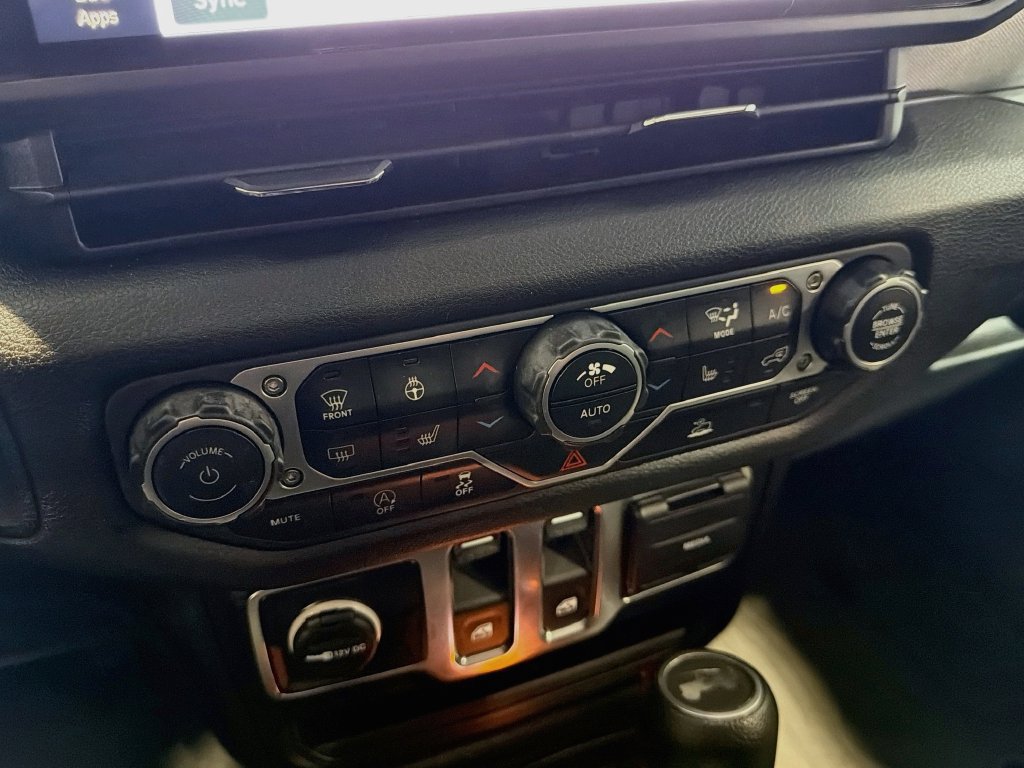 Used 2024 Jeep Wrangler Sport AWD/4WD image 33