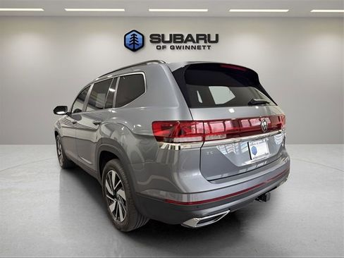 Used 2024 Volkswagen Atlas SE w/ Panoramic Sunroof Package image 3