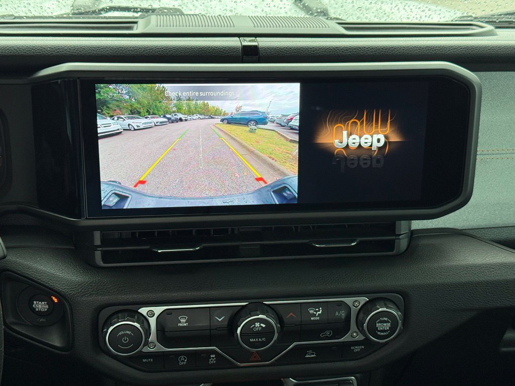 Used 2024 Jeep Gladiator Sport AWD/4WD image 16