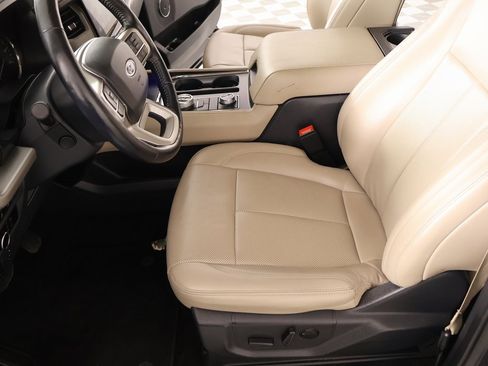Used 2023 Ford Expedition Max XLT image 12