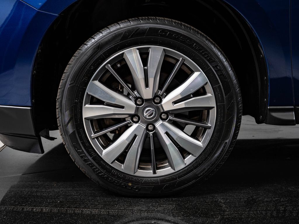Used 2018 Nissan Pathfinder SL FWD image 13
