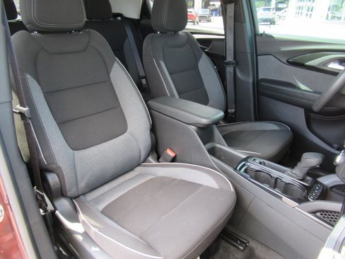 Used 2023 Chevrolet TrailBlazer LT w/ Convenience Package FWD image 10