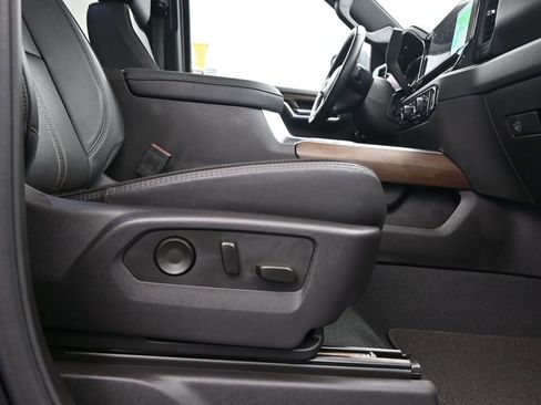 Used 2024 Chevrolet Silverado 2500 High Country w/ High Country Premium Package image 13