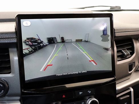 Used 2022 Ford Expedition XLT image 18