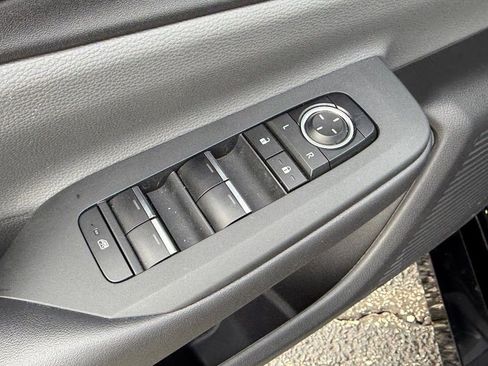 Used 2025 Toyota Prius XLE image 16