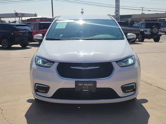 Used 2023 Chrysler Pacifica Touring-L FWD video 2