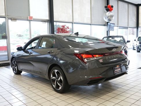 Used 2023 Hyundai Elantra SEL w/ Convenience Package FWD image 4