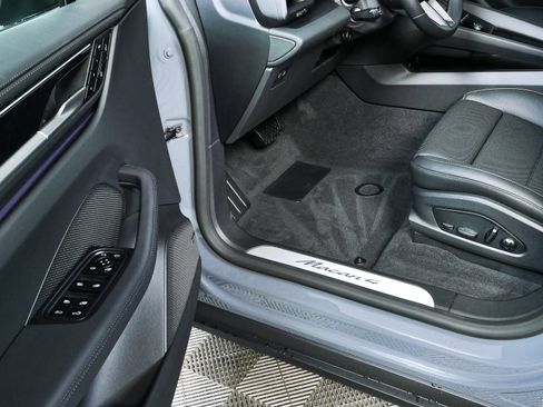 New 2026 Porsche Macan 4 Electric AWD/4WD image 8