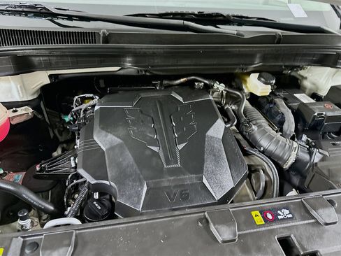 Used 2024 Kia Carnival LX image 33