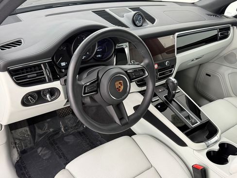 Used 2026 Porsche Macan AWD/4WD image 4