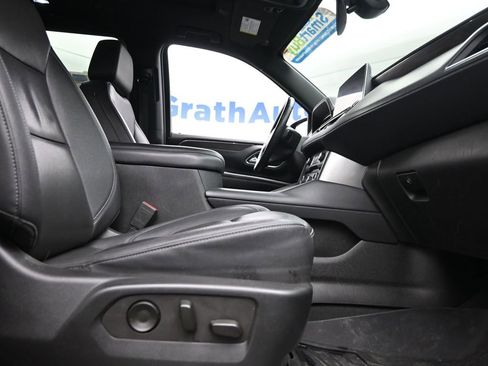 Used 2022 Chevrolet Suburban LT w/ Luxury Package image 7